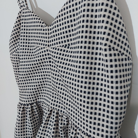 Chelsea28 Gingham Peplum Tank White and Navy - Picture 7 of 13